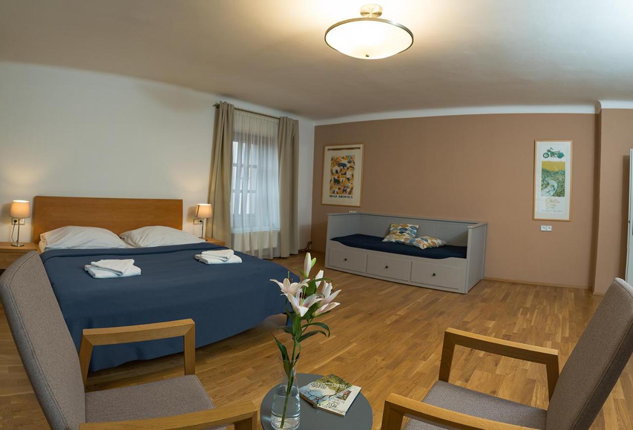 Two-Bedroom Suite,1079225218:JPEG