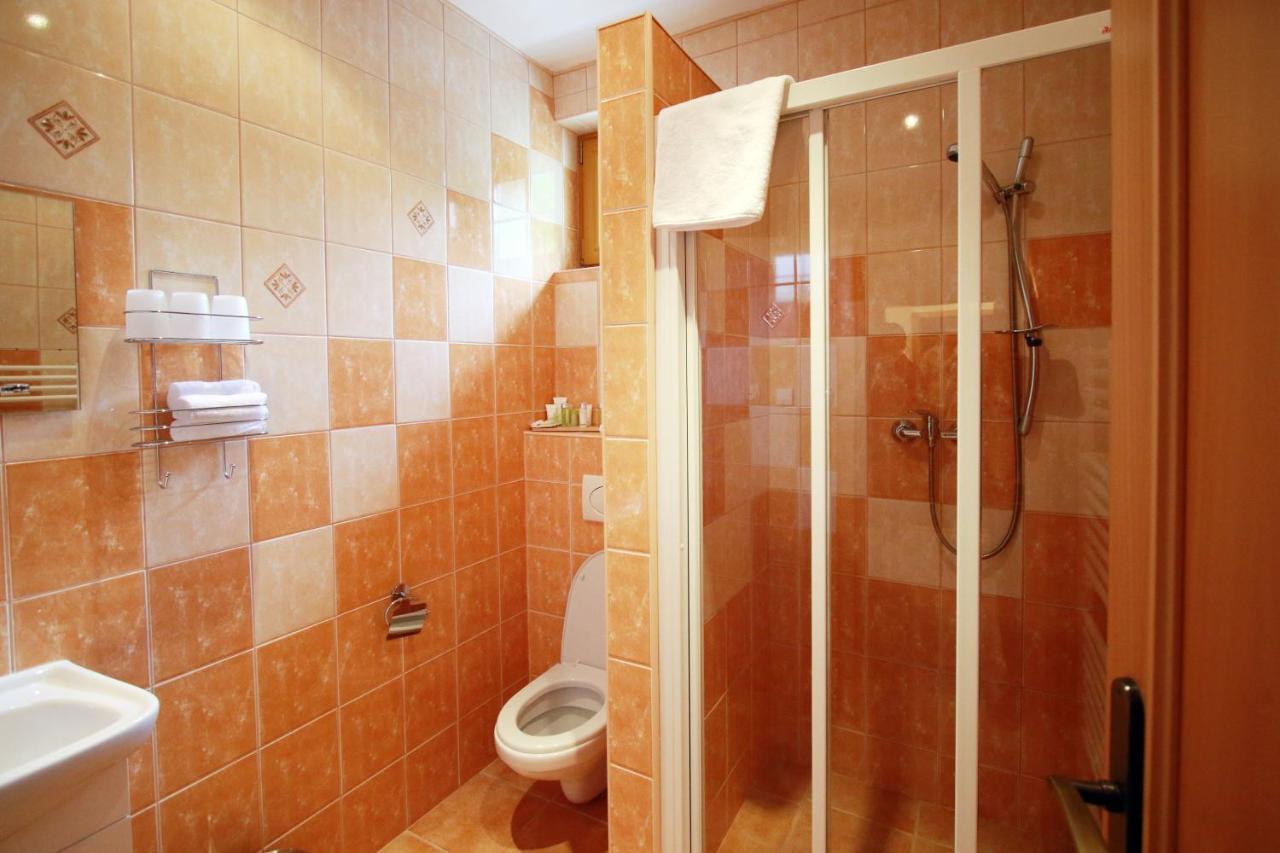 Dvoulůžkový pokoj Standard s manželskou postelí nebo oddělenými postelemi