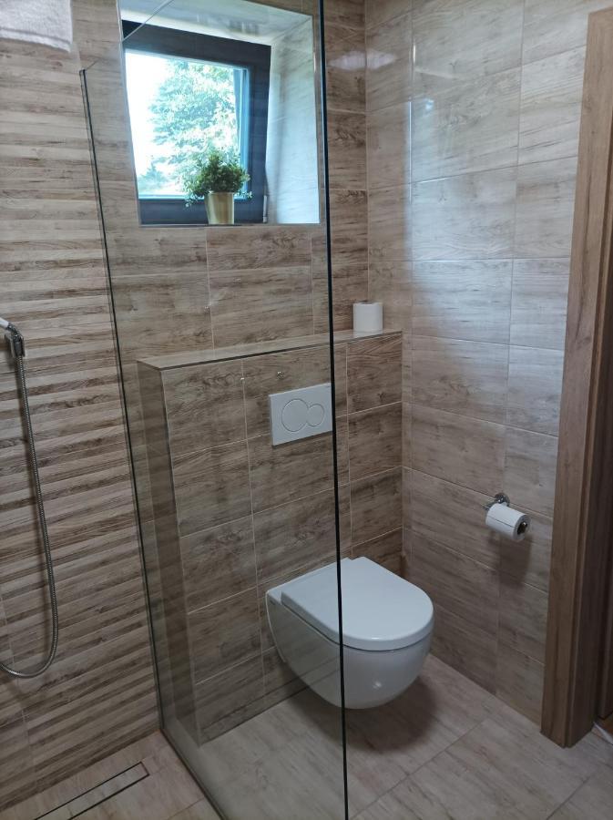 Dvoulůžkový pokoj s manželskou postelí nebo oddělenými postelemi a terasou