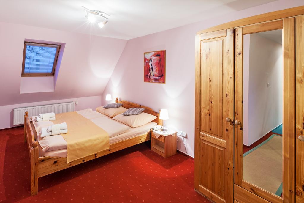 Dvoulůžkový pokoj Comfort s manželskou postelí