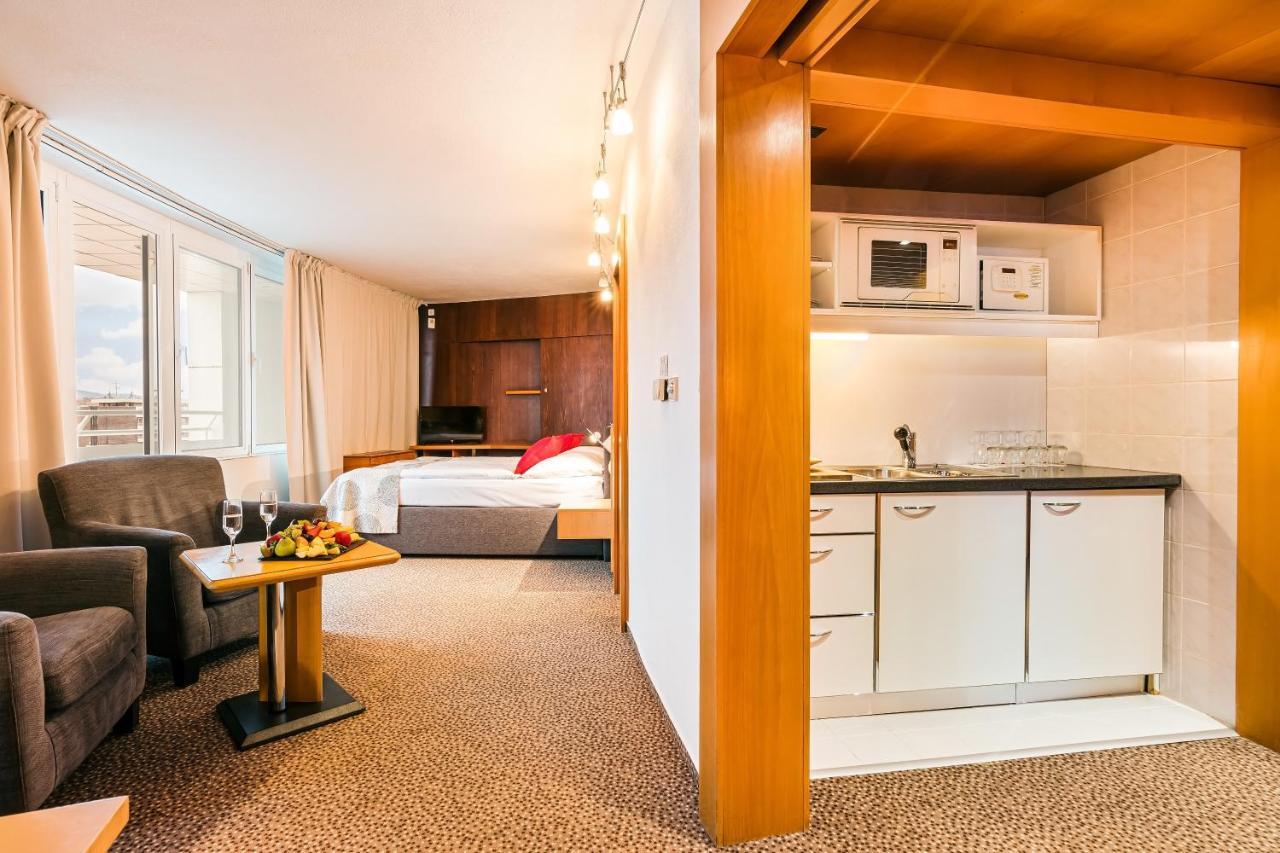 Apartmá s balkonem a vstupem do Executive Lounge