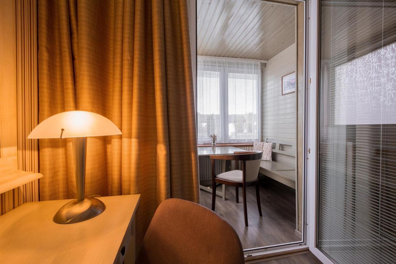 Dvoulůžkový pokoj s manželskou postelí, zimní zahradou a vstupem do wellness centra