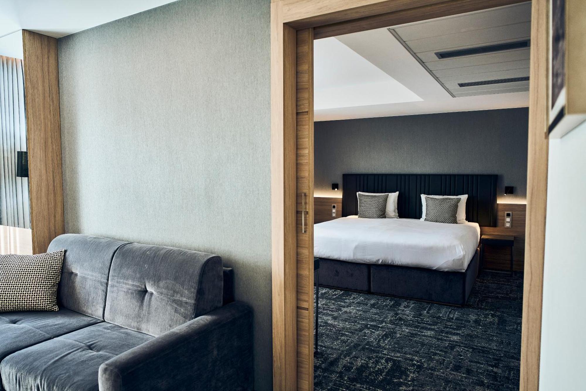 Suite King or Twin Bed,1636739846:JPEG