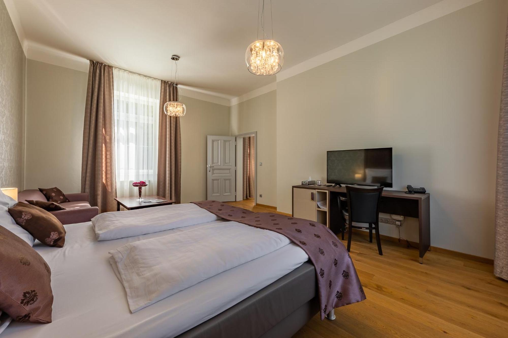 Rodinné apartmá ve vedlejší budově.