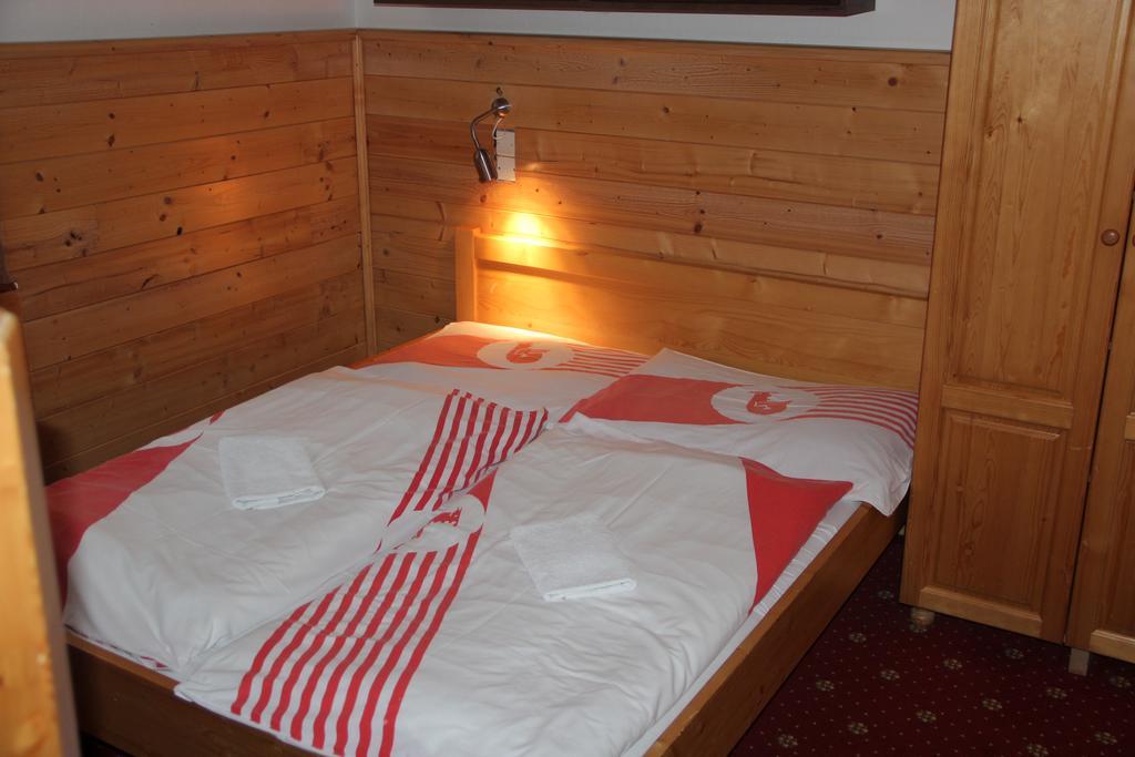 Vierbettzimmer mit Gemeinschaftsbad