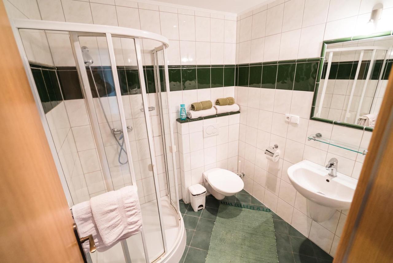 Triple Room,736324030:JPEG