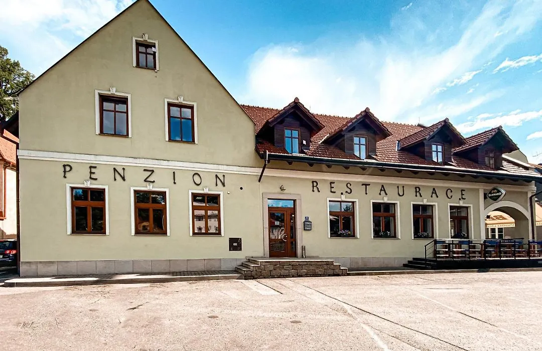 Penzion a restaurace U ŘEKY-1