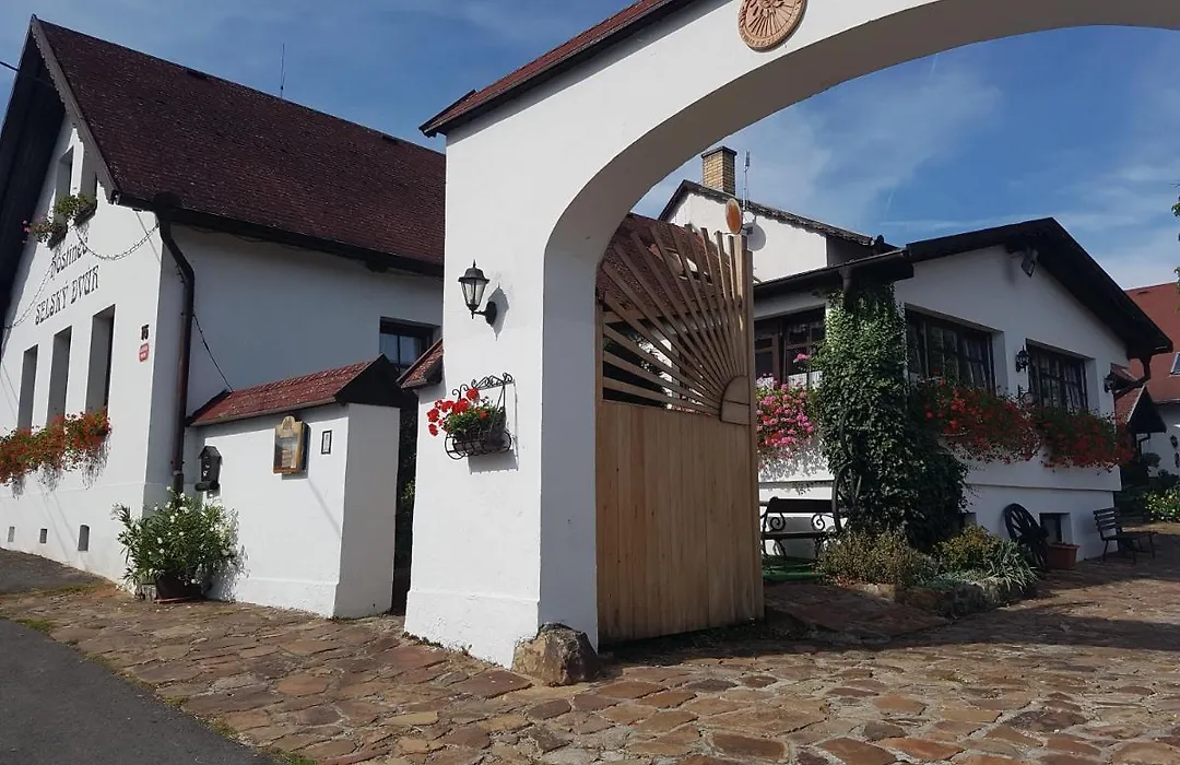 Hostinec Selský dvůr-1