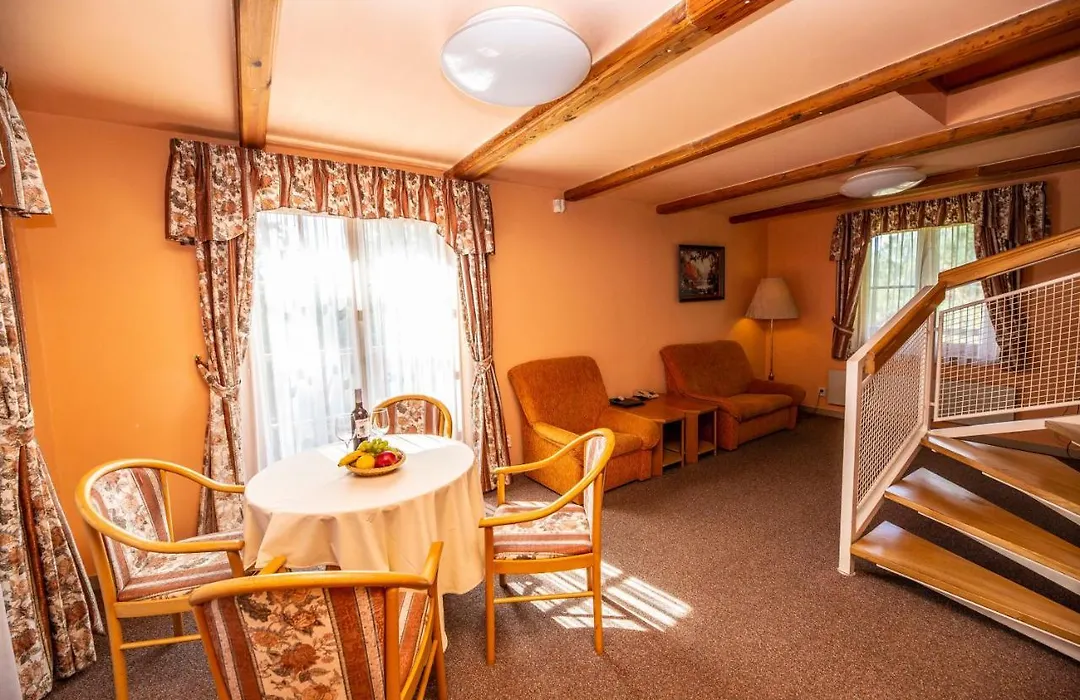 Hotel Na Jezeře-1