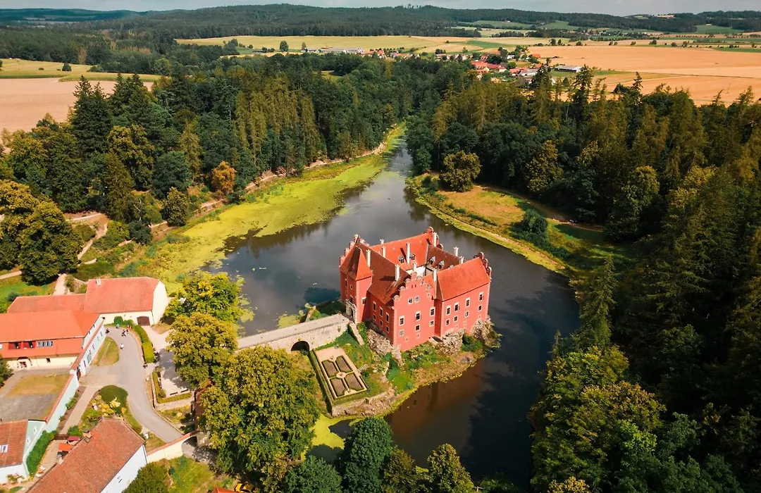 Penzion Zlatovláska u zámku Červená Lhota-1