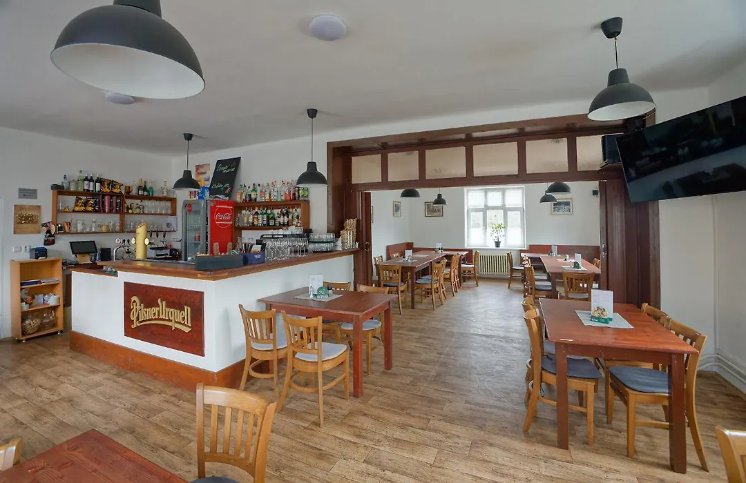 Penzion a restaurace na Křižovatce-1