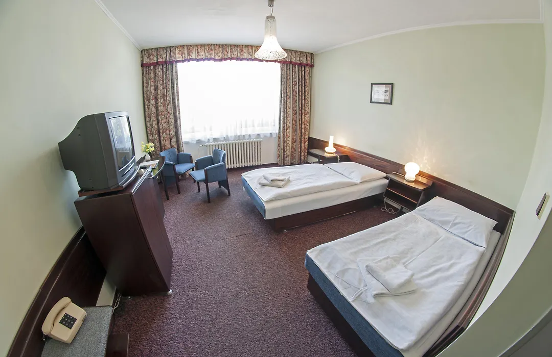 Hotel Labut-1