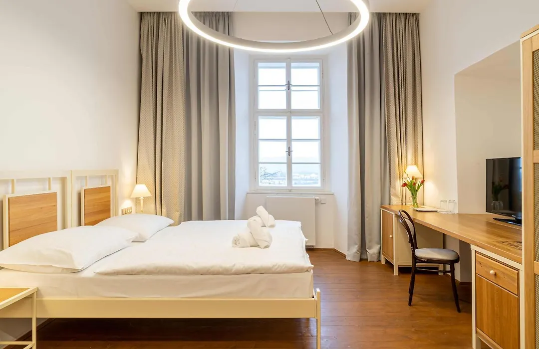 Hotel Zamek Svijany-1