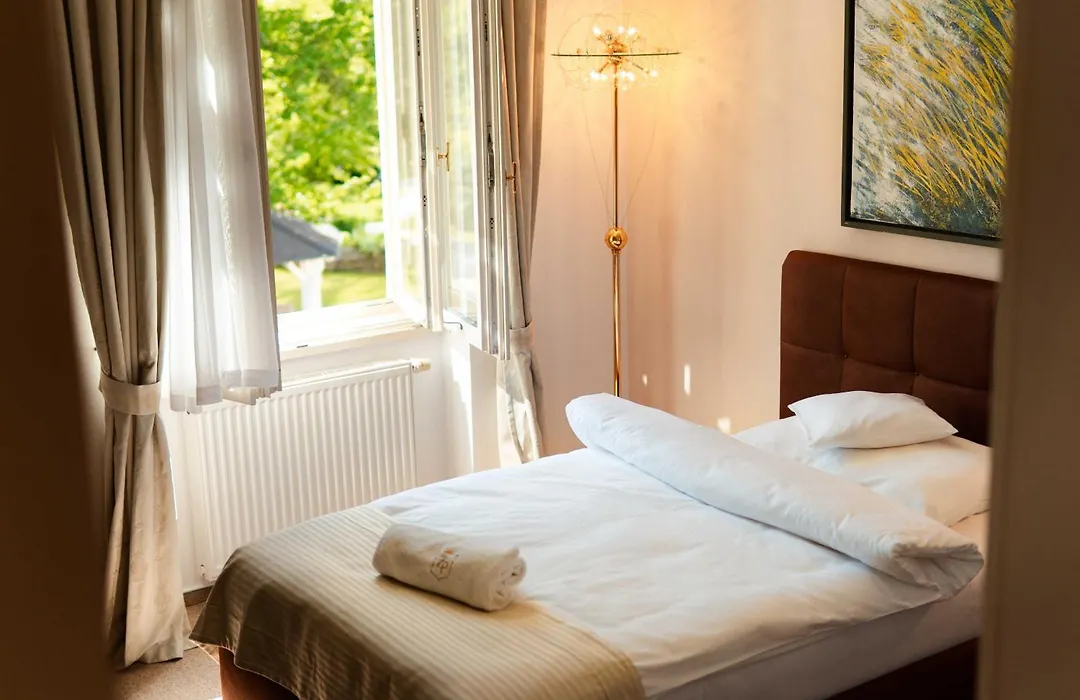 Zámeček Petrovice - free wellness 3h-1