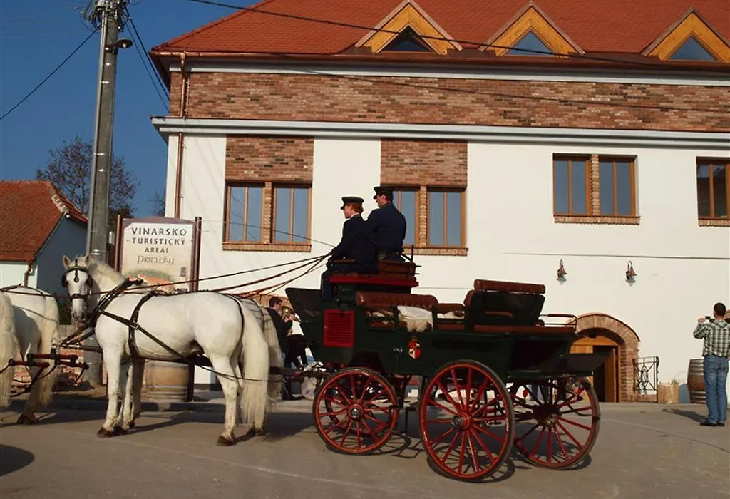 Penzion a Restaurace Vinařství Přítluky-1