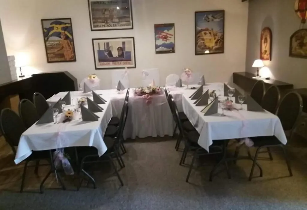 Restaurace-Penzion U Pilota-1