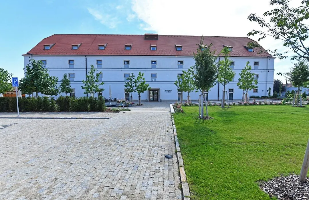 Lotrinský hotel-1