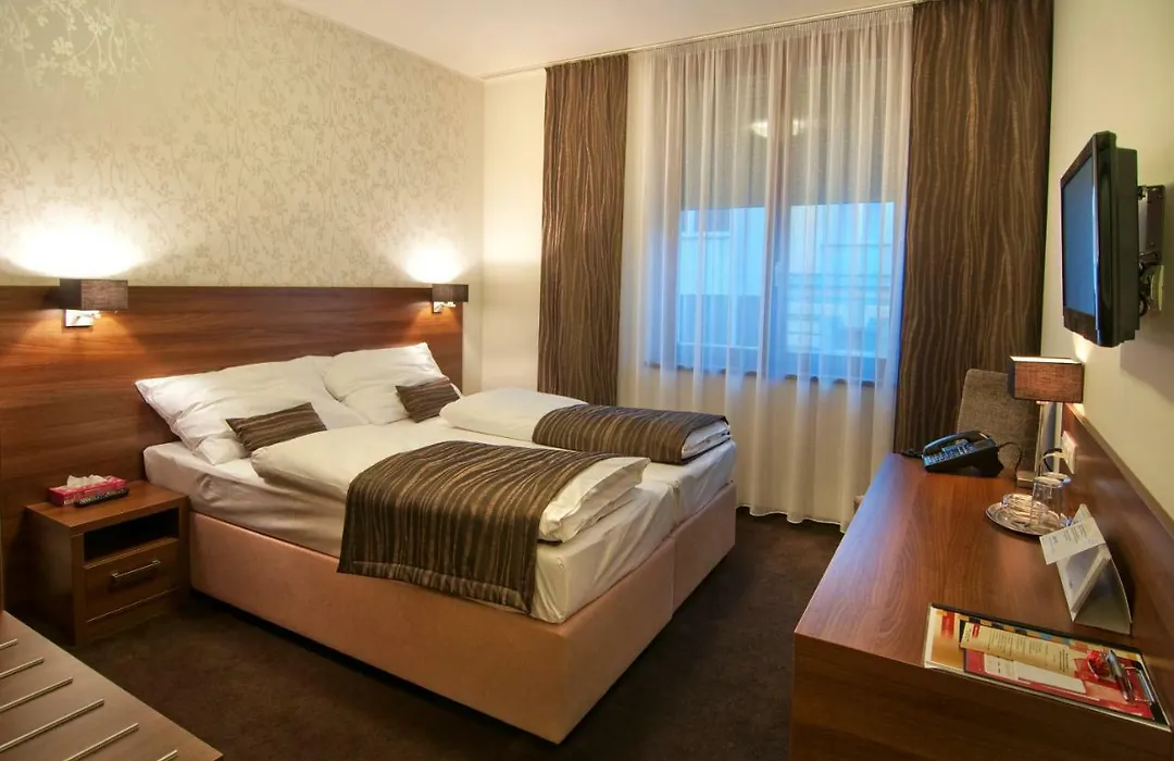 Hotel Biograf-1