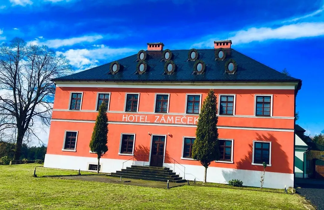 Wellness Hotel Zámeček-1