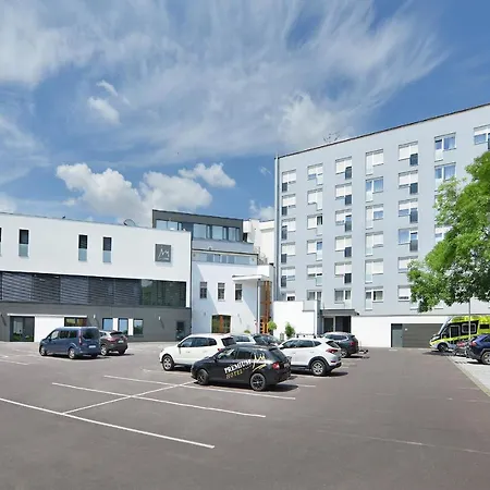 Premium Wellness & Wine Hotel Znojmo-3