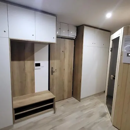 Apartman Nerudovka D 104, Finska Sauna, Garazove Stani-3