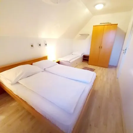 APARTMÁNY za SNĚŽNÍKEM-2
