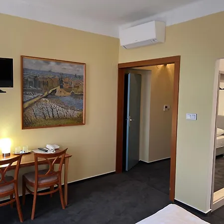 Hotel Praha Liberec-2