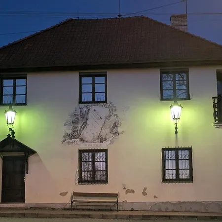 Penzion a Restaurace Nad Hradem-3
