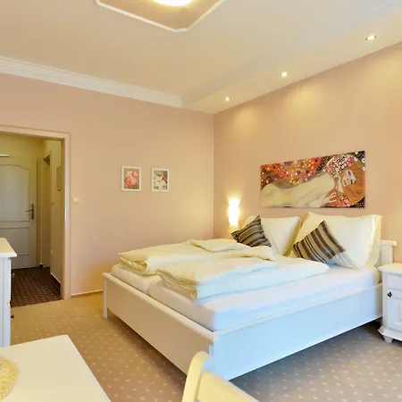 Wellness Hotel Zlatá Lípa-2