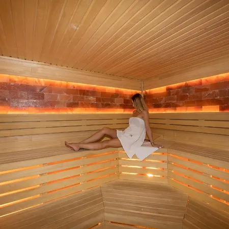 Wellness & Spa Hotel Villa Regenhart-3