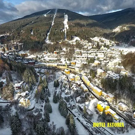 Hotel Astoria With Private Skibus-3