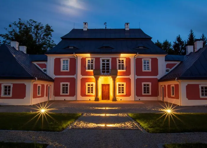 Lovecký zámek Karlštejn Svratouch, Česká republika