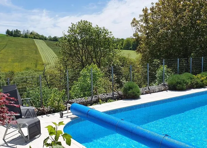 Penzion Zahrada nad řekou, restaurace a kavárna - PARKOVÁNÍ GRÁTIS