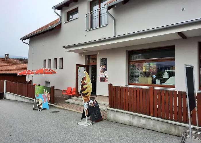 Penzion Zahrada nad řekou, restaurace a kavárna - PARKOVÁNÍ GRÁTIS