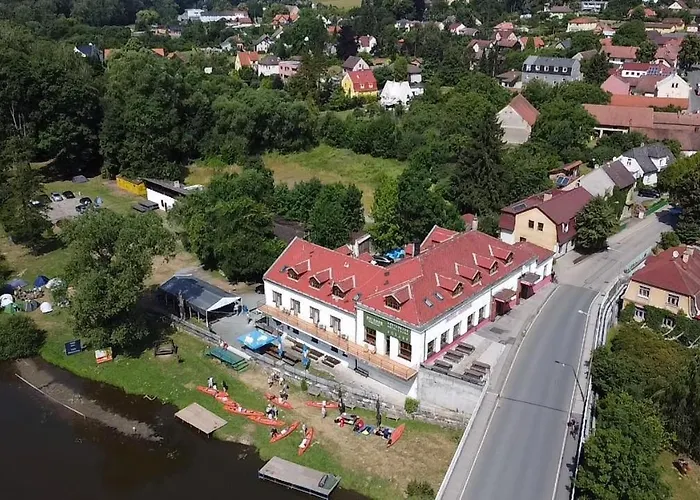 Ostende Chocerady - ubytování u řeky